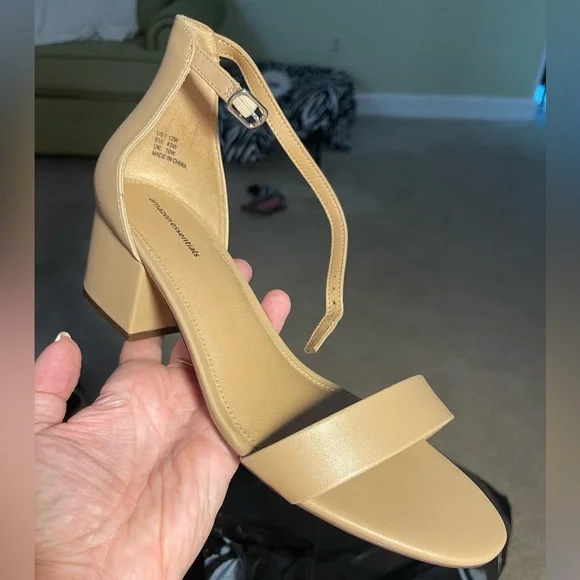 Amazon Essentials Women's Heeled Sandal sz 12W. - Picture 8 of 8